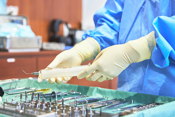 充実の機材と清潔な環境で安全・安心の治療を実現